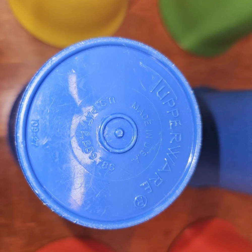 Tupperware Bell Tumblers Kids Small Juice Cups Set Of 6 #109 7 Oz Primary Colors
